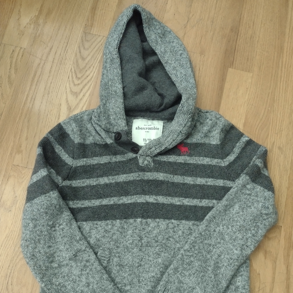 Abercrombie & Fitch Gray Knit Hoodie with Red Accent